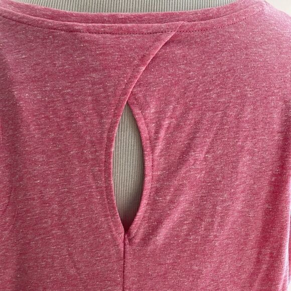 NWT pink T-shirt flowers in heart with keyhole opening on upper back size Large - Picture 7 of 9
